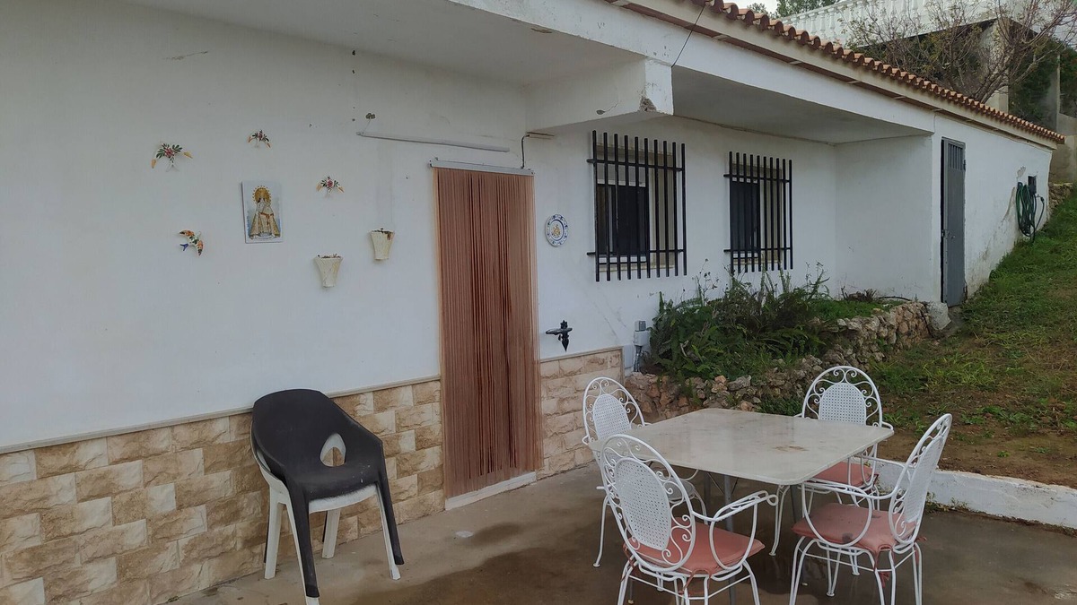 Catadau House | Holiday Home 'La Caseta D'Amparo' with Mountain View, Private Terrace and Wi-Fi