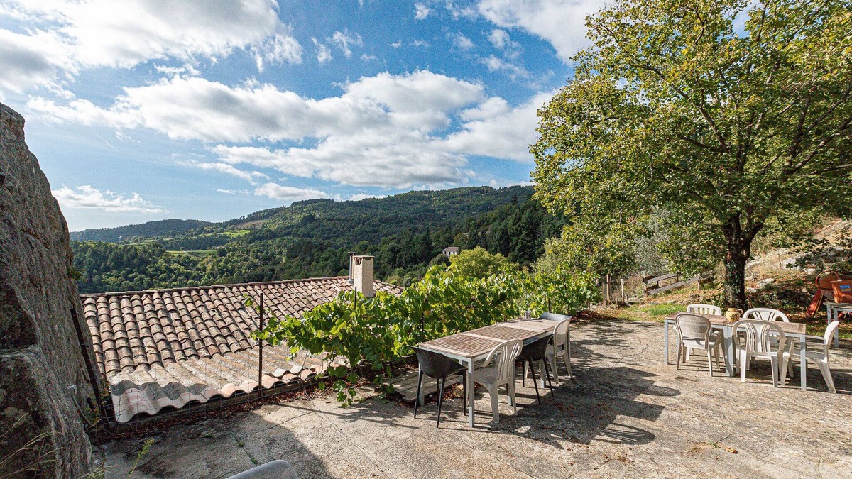 Beauvene House | Holiday Home 'La Casita' with Mountain View, Private Terrace and Wi-Fi