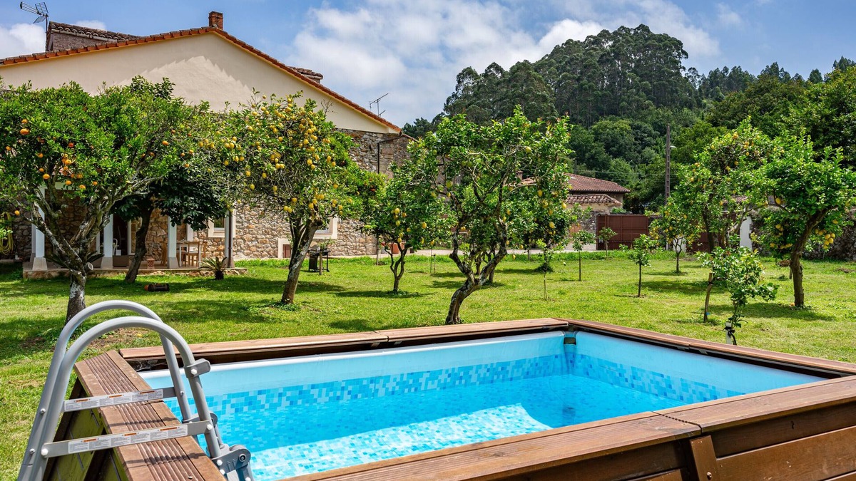 Novales House | Holiday Home 'La Casuca Del Músico' with Mountain Views, Private Pool and Wi-Fi