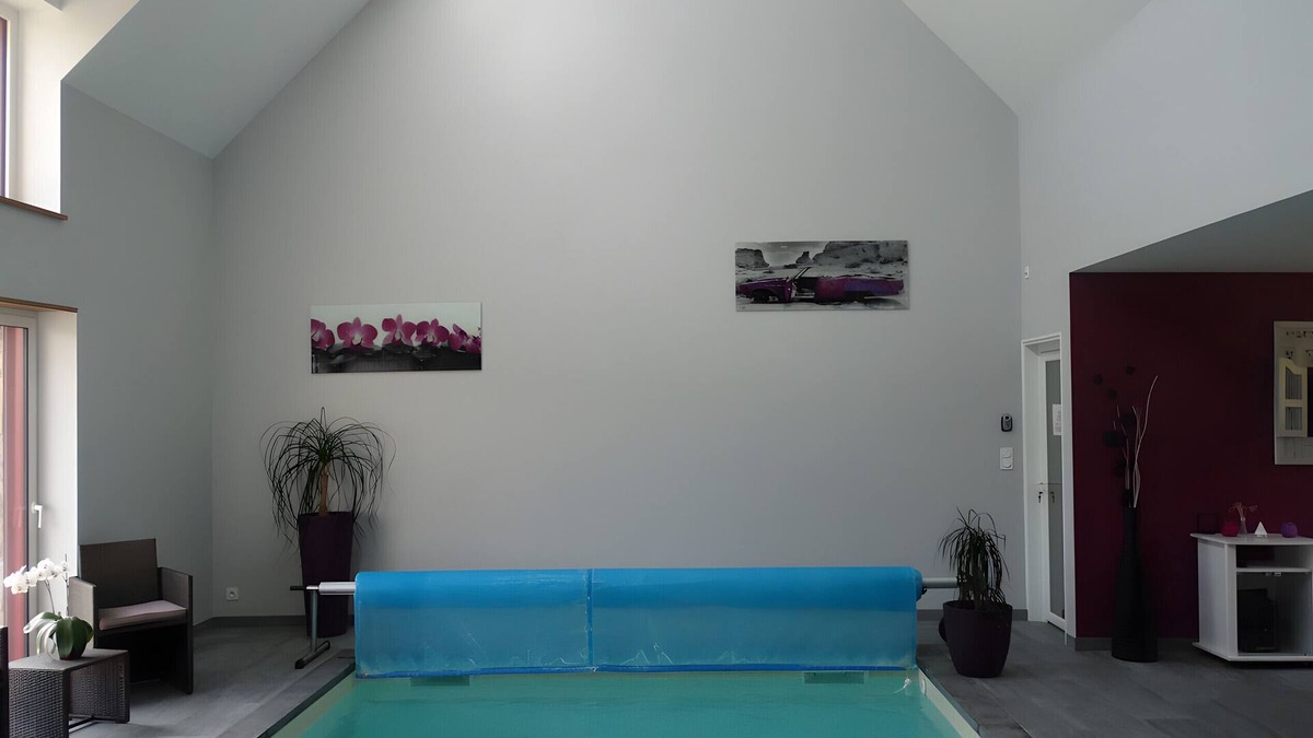Reminiac House | Holiday Home 'La Clémençaie' with Private Terrace, Private Garden and Wi-Fi
