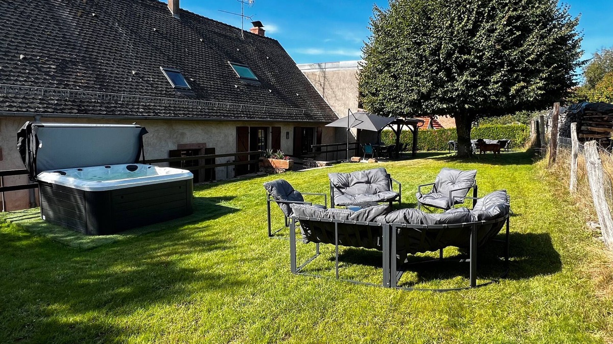 Erckartswiller House | Holiday Home 'La Buissonnière' with Private Terrace, Private Garden and Wi-Fi