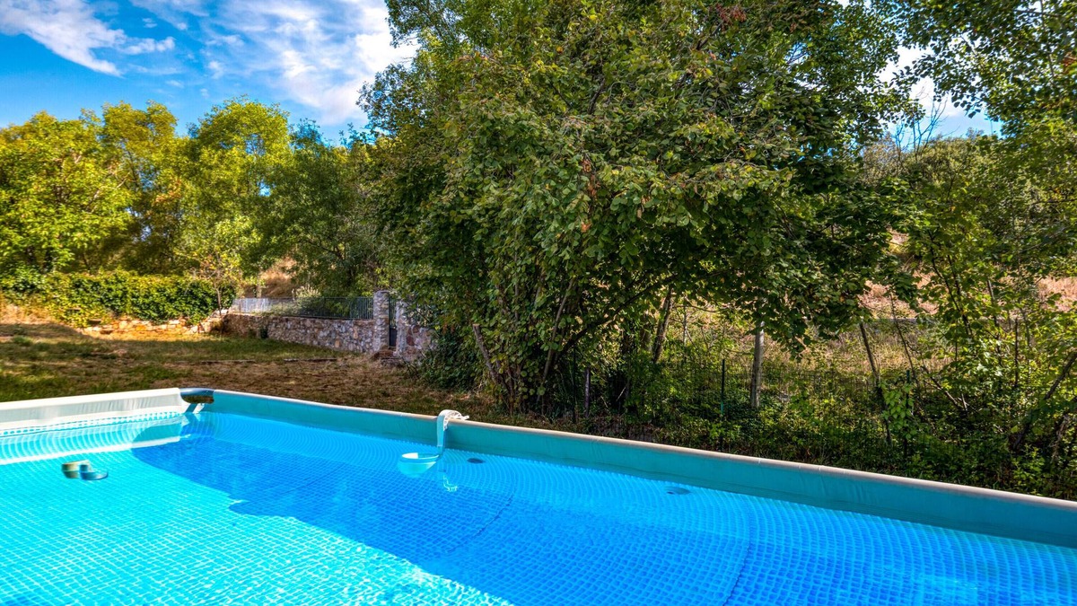 La Tour-Sur-Orb House | Holiday Home 'La Trêve' with Mountain View, Wi-Fi and Air Conditioning