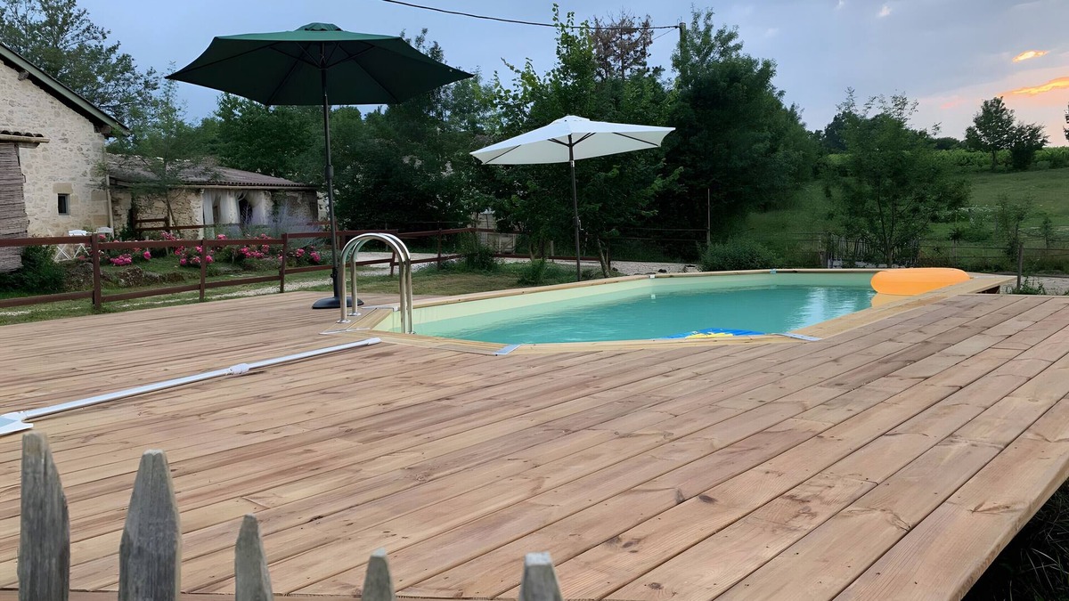 Verac House | Holiday Home 'La Grange D'Oustaud' with Private Pool, Private Terrace and Wi-Fi