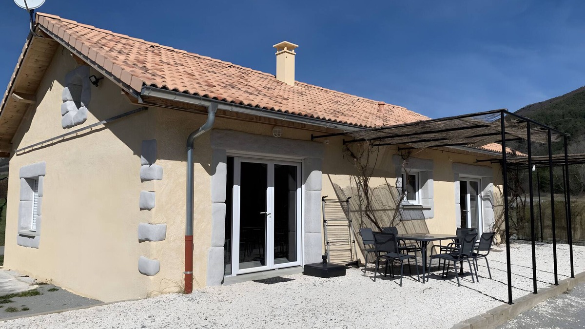Le Saix House | Holiday Home 'La Grange Des Pépinières' with Mountain View and Wi-Fi