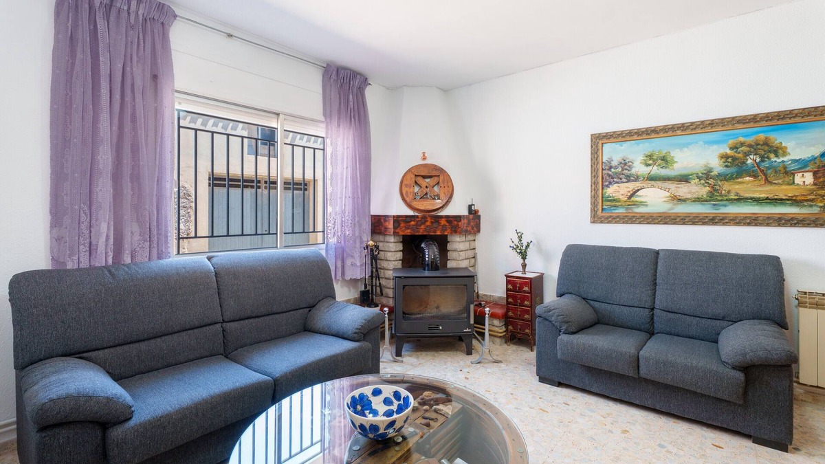 Camporrobles House | Holiday Home "La Luna" with Private Terrace & Wi-Fi