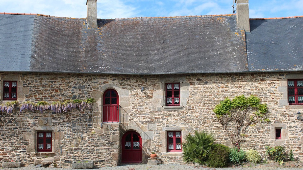 Baguer-Pican House | Holiday Home 'La Maison Bienvenüe' with Private Garden and Wi-Fi
