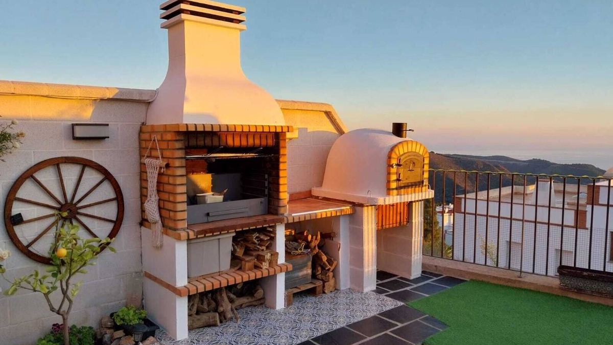 Enix House | Holiday Home 'La Mafalda' with Sea View, Private Terrace and Air Conditioning