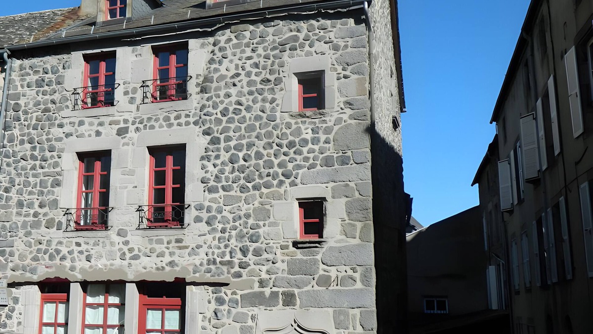 Murat House | Holiday Home 'La Maison De Marie' with Private Terrace and Wi-Fi