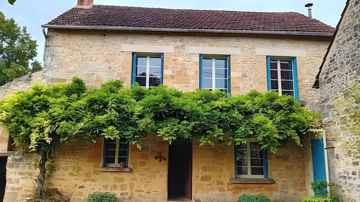 Meyrals House | Holiday Home 'La Maison De Carmensac' with Private Terrace and Private Garden