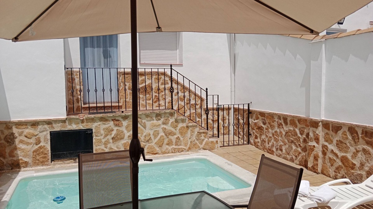 Santa Elena House | Holiday Home La Reconquista with Pool, Garden & Wi-Fi
