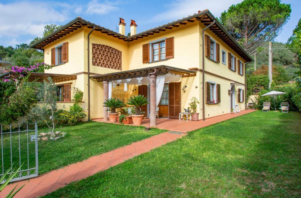 Pugnano House | Holiday Home La Rondine by Interhome