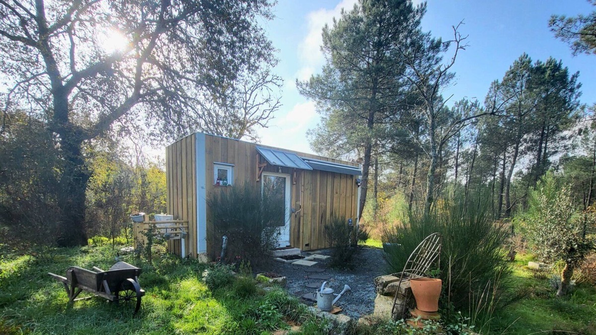 Goualade House | Holiday Home 'La Tiny' with Private Terrace, Wi-Fi and Air Conditioning
