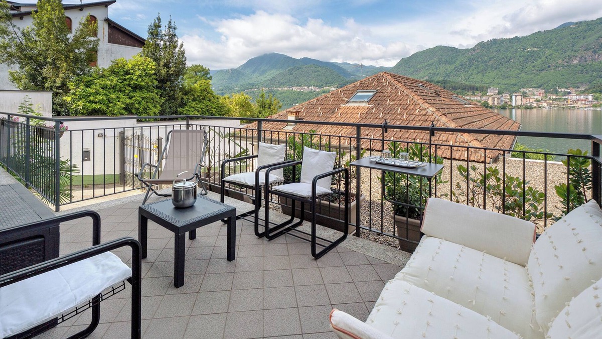 Omegna House | Holiday Home 'Lago Vicky' with Lake View, Private Terrace and Wi-Fi