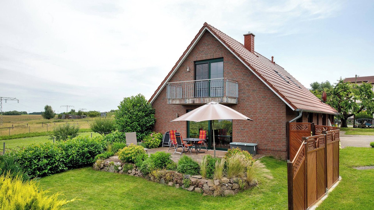 Rampe House | Holiday Home 'Large holiday home with lake view' with private terrace and Wi-Fi