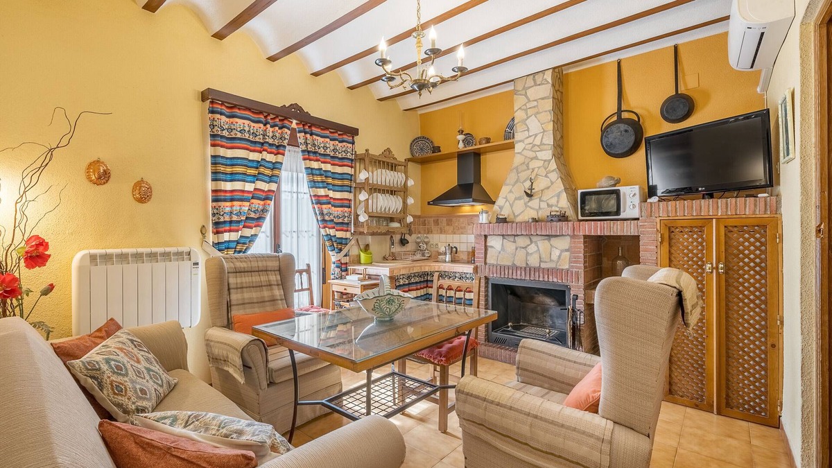 Hinojares House | Holiday Home 'Lavanda' with Mountain View, Wi-Fi and Air Conditioning