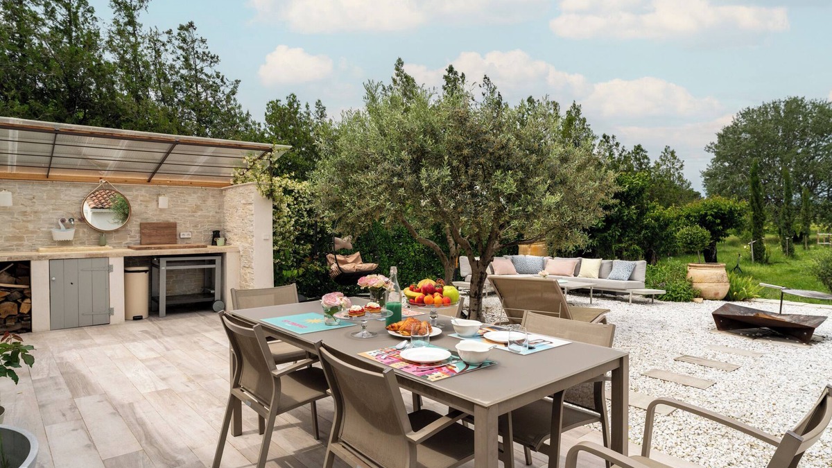 Modene House | Holiday Home 'Le Cabanon De Modène' with Private Terrace, Wi-Fi and Air Conditioning