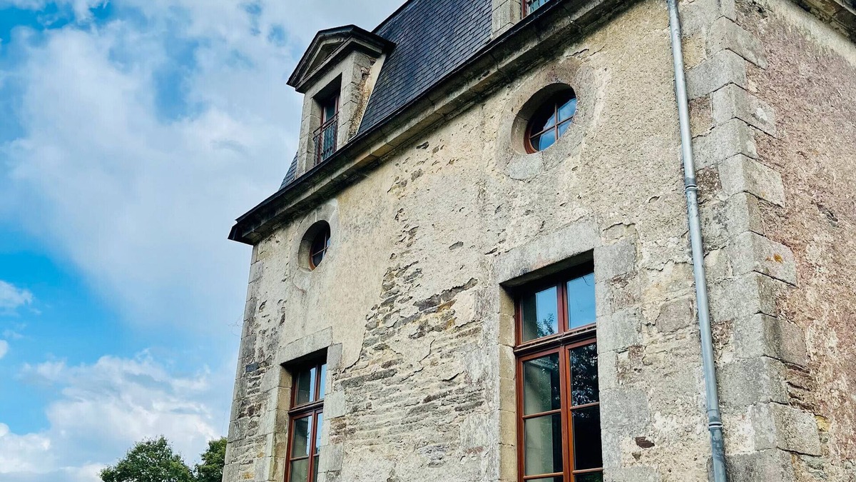 Val-d'Oust House | Holiday Home 'Le Crévy - Le Chateau - 8 Pers' with Private Terrace, Shared Garden and Wi-Fi