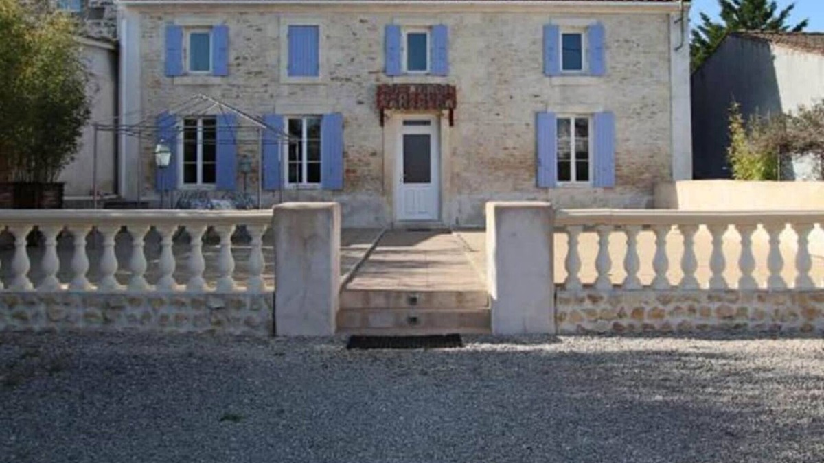 Romegoux House | Holiday Home 'Le Domaine Des 3 Îles' with Private Terrace, Private Garden and Wi-Fi