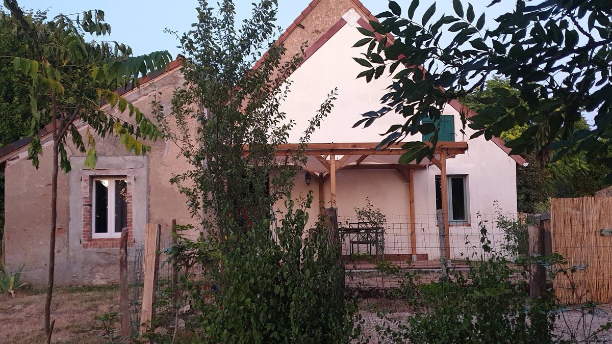 Saint-Desire House | Holiday Home 'Le Gîte De La Ferme Davitali' with Private Terrace, Private Garden and Wi-Fi