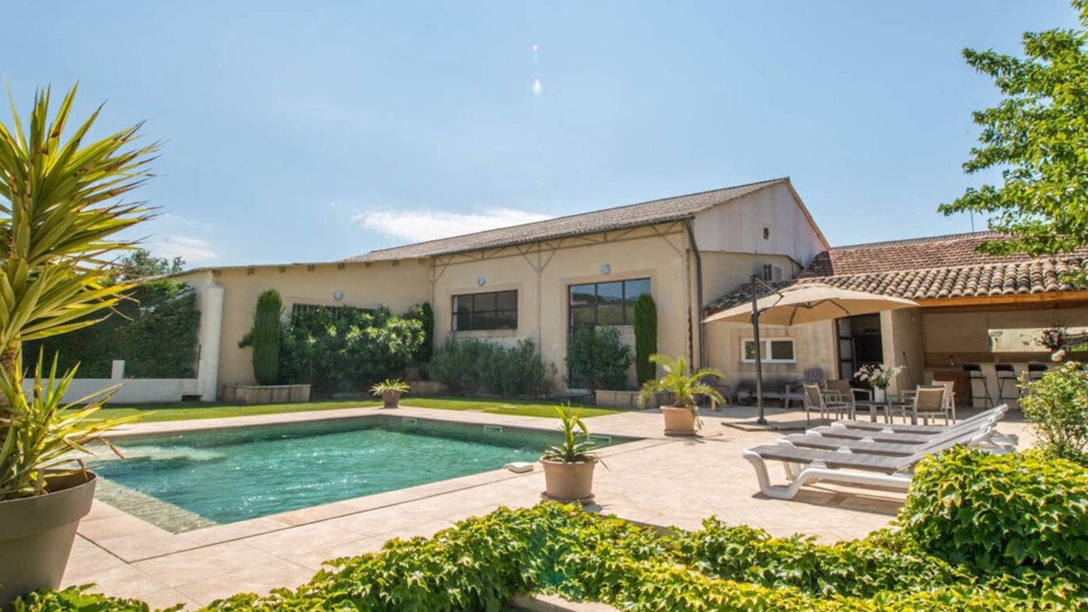 Visan House | Holiday Home 'Le Mas Du Batadou' with Wi-Fi and Air Conditioning
