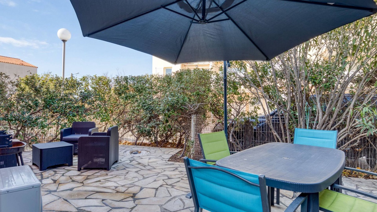 Frontignan House | Holiday Home 'Le Mas De La Mer' with Private Terrace and Air Conditioning