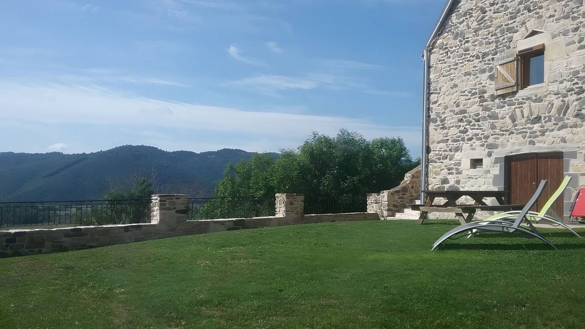Rentieres House | Holiday Home 'Le Panorama' with Mountain View, Shared Terrace and Wi-Fi