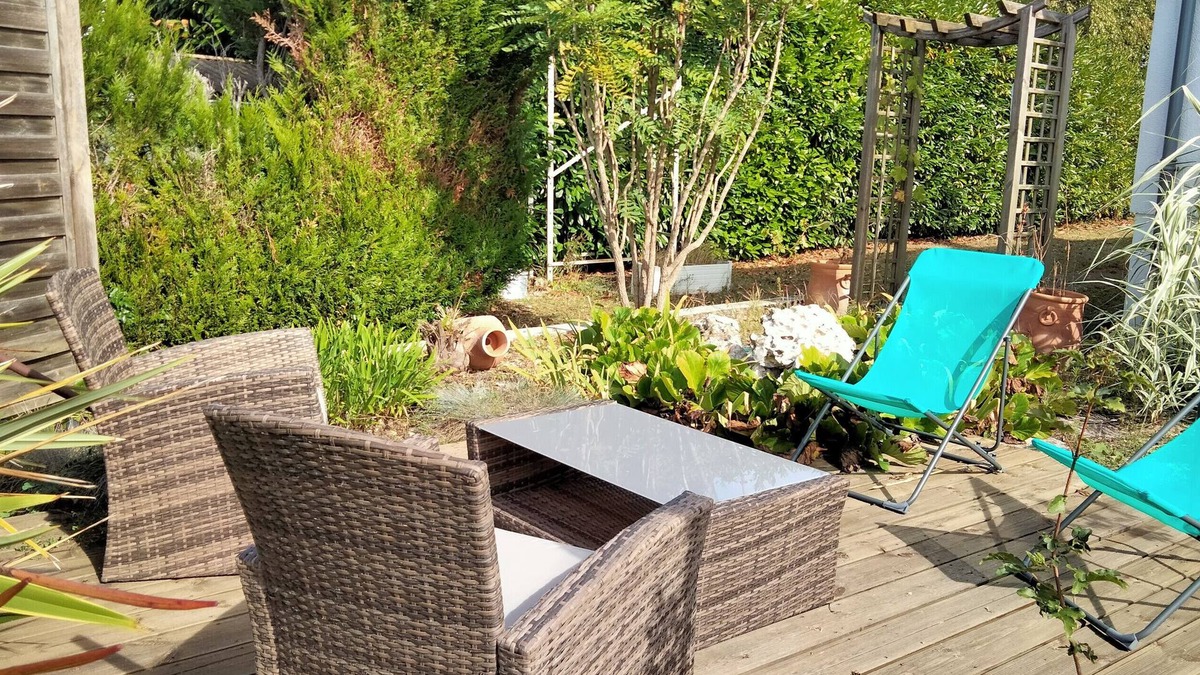 Bourges House | Holiday Home 'Léa' with Shared Terrace, Shared Garden and Wi-Fi