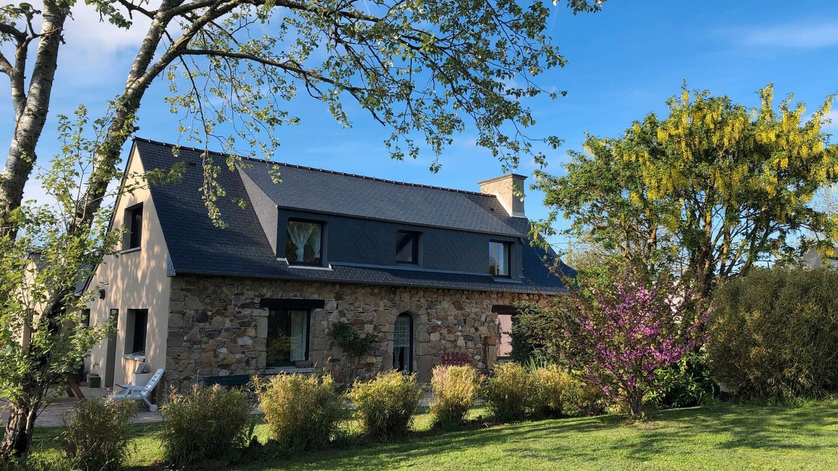 Paimpol House | Holiday Home 'Les Bernaches Du Lédano - Vue Mer' with Sea View, Terrace and Wi-Fi
