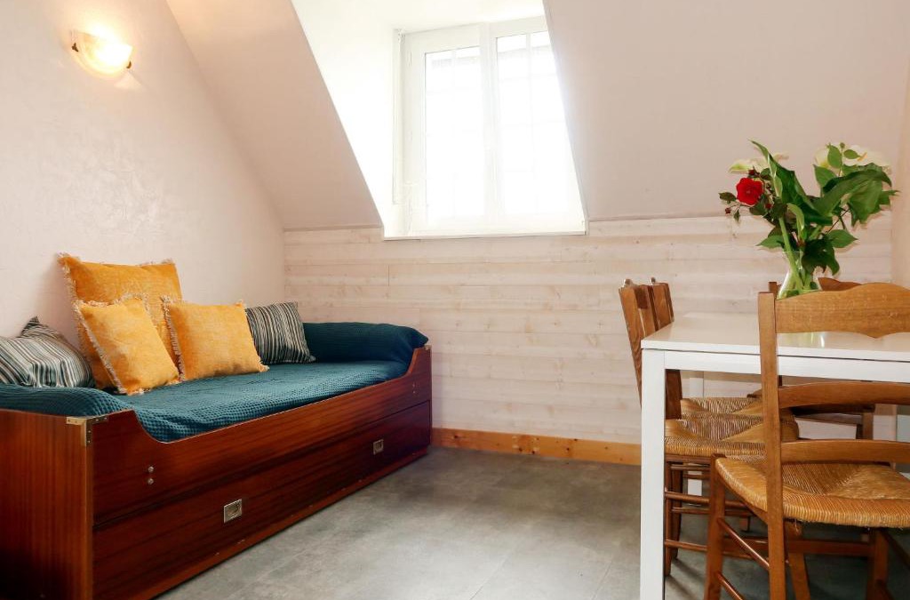 Plozevet House | Holiday Home Les Blés - PZV108 by Interhome