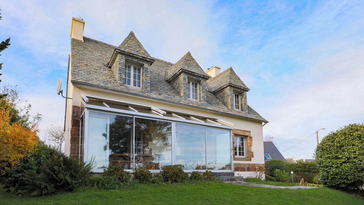 Locquirec House | Holiday Home 'Les Camelias' with Sea View, Private Terrace and Balcony