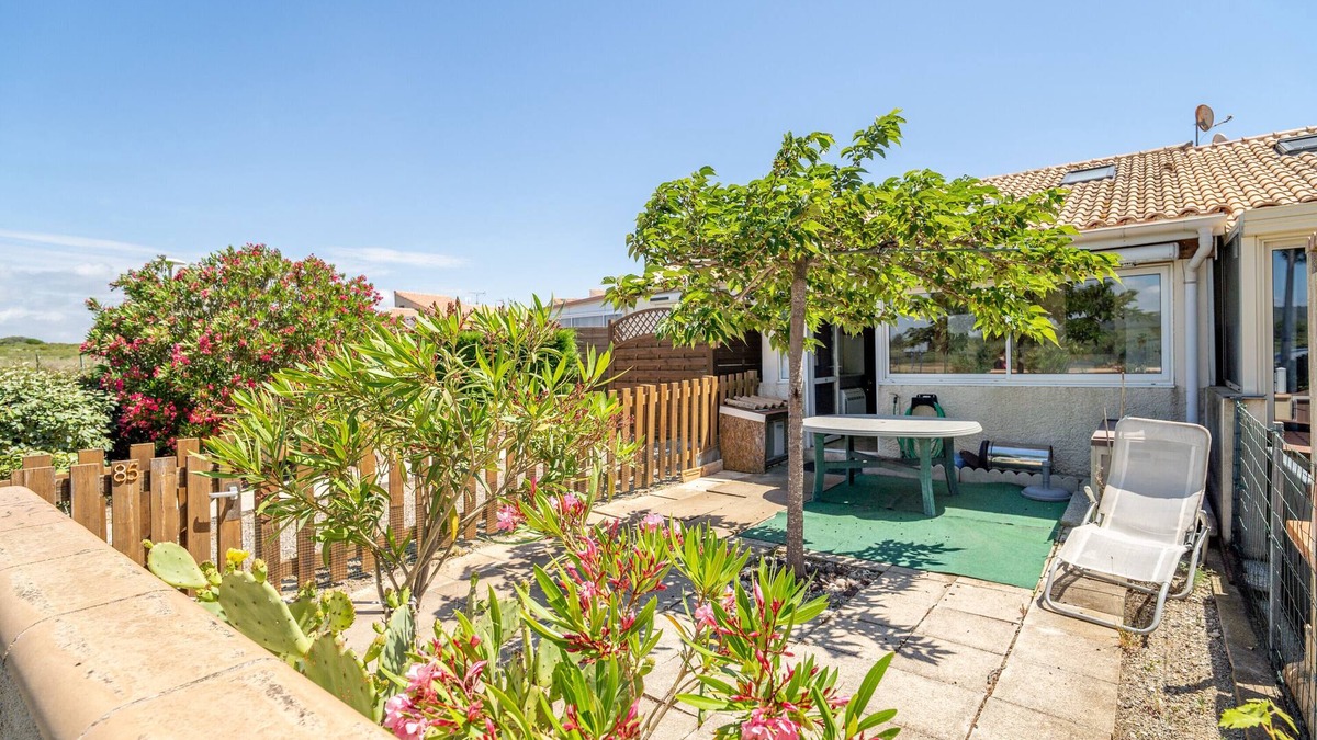 Saint-Pierre-la-Mer House | Holiday Home 'Les Eaux Vives 1' with Sea View, Shared Pool and Private Terrace