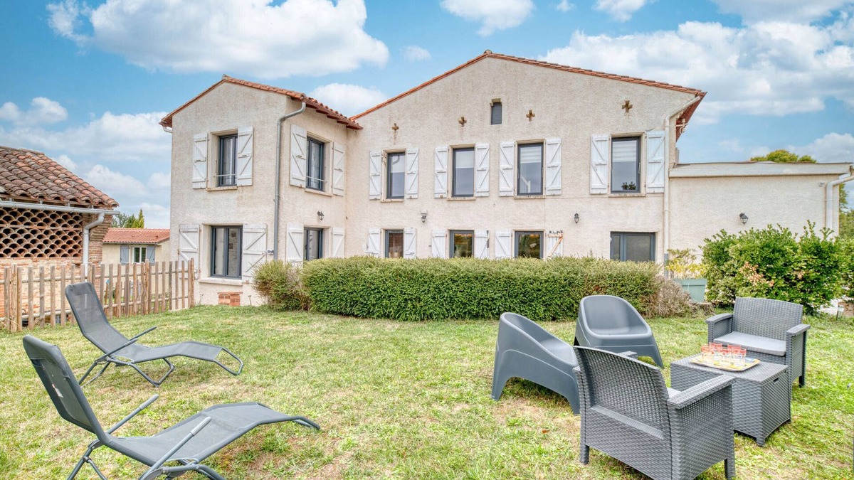 Caraman House | Holiday Home 'Les Echaunes' with Private Terrace, Wi-Fi and Air Conditioning