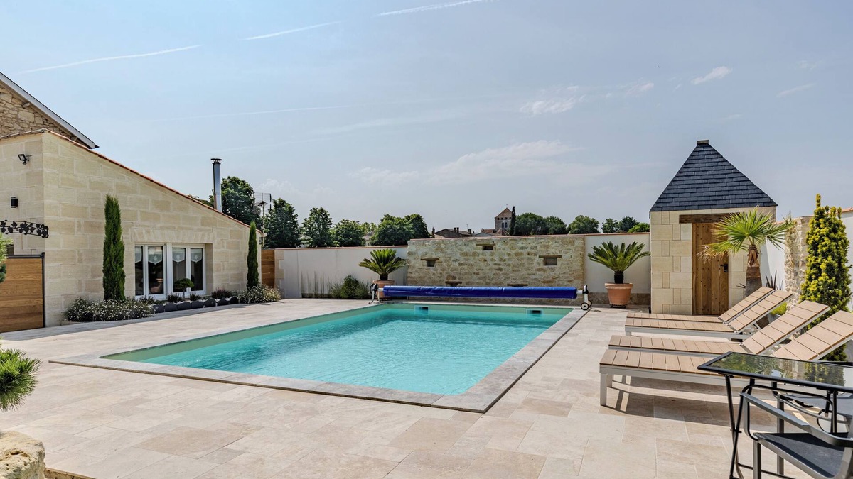 Montagne House | Holiday Home 'Les Marronniers' with Private Pool, Private Terrace and Wi-Fi