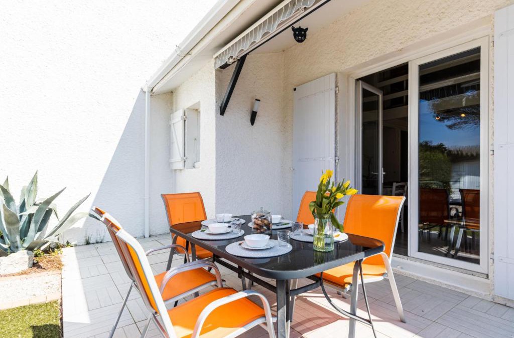 Les Mathes House | Holiday Home Les Palmyriennes-3 by Interhome