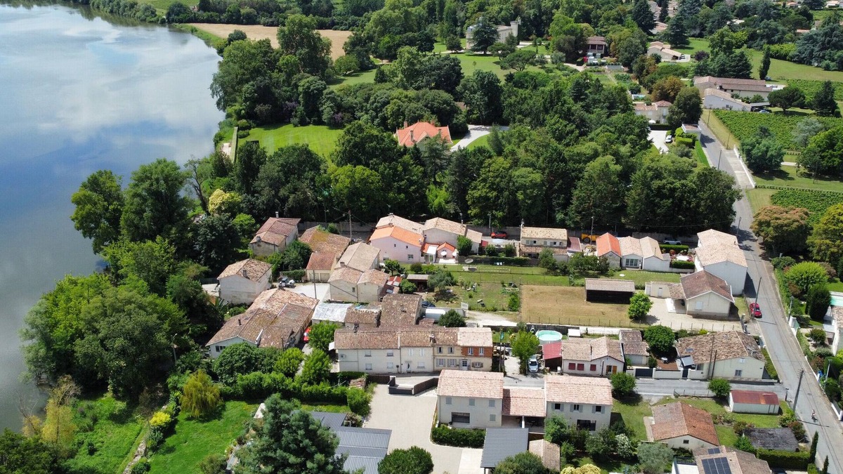 Libourne House | Holiday Home 'Libourne 2 Chambres' with Private Terrace, Private Garden and Wi-Fi
