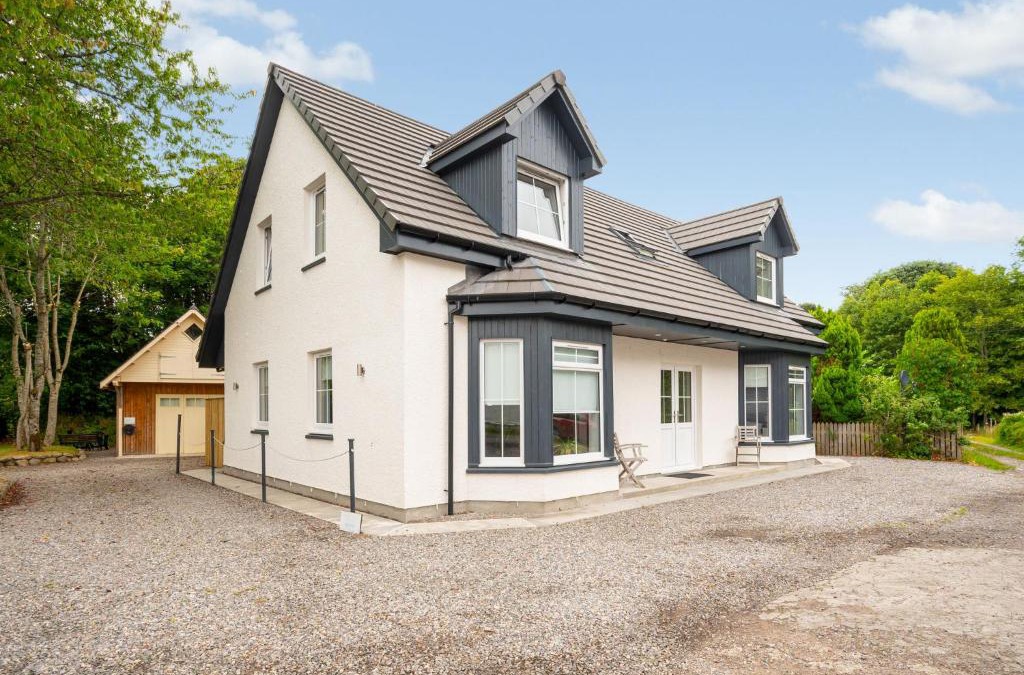 Drumnadrochit House | Holiday Home Loch Ness House by Interhome