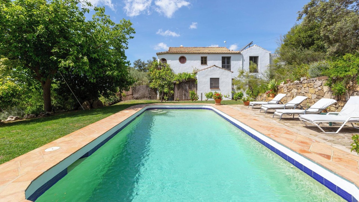 Gaucin House | Holiday Home "Los Algarrobos Gaucin" with Mountain View, Pool, Balcony & Terrace