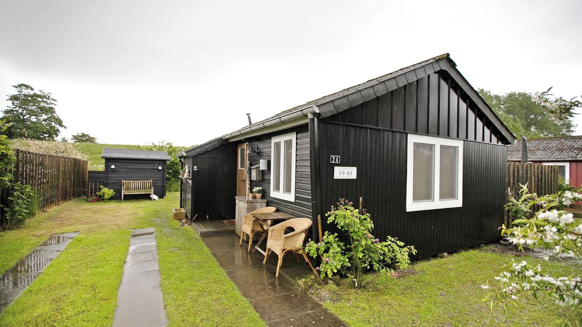 Hennstedt House | Holiday Home "Lütte Hütte" with Private Terrace and Wi-Fi