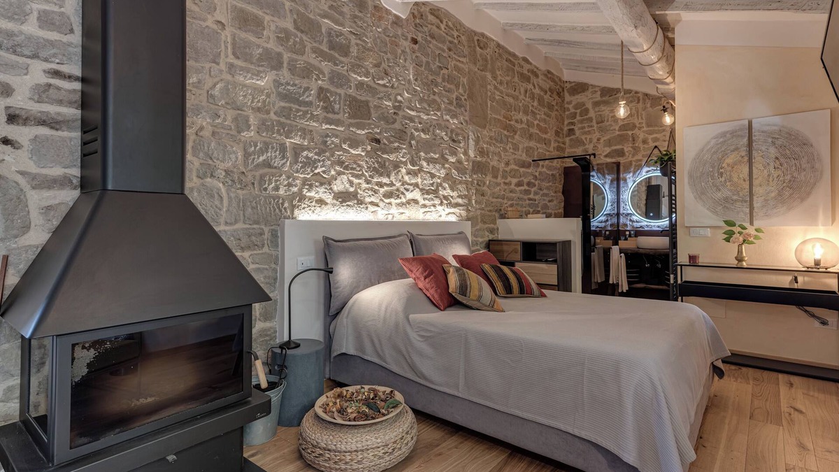 Londa House | Holiday Home 'Luxury Country Retreat La Stallina' with Mountain View, Wi-Fi and Air Conditioning