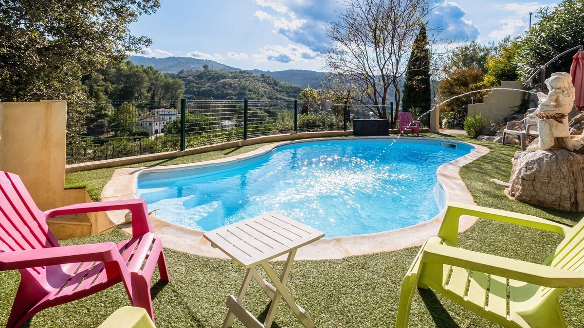 Pegomas House | Holiday Home 'Méli Mélo' with Mountain View, Private Pool and Air Conditioning