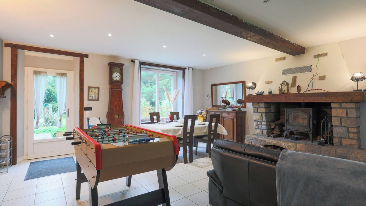 Plelo House | Holiday Home 'Magnifique Cadre Calme Et Verdoyant' with Private Terrace, Private Garden and Wi-Fi
