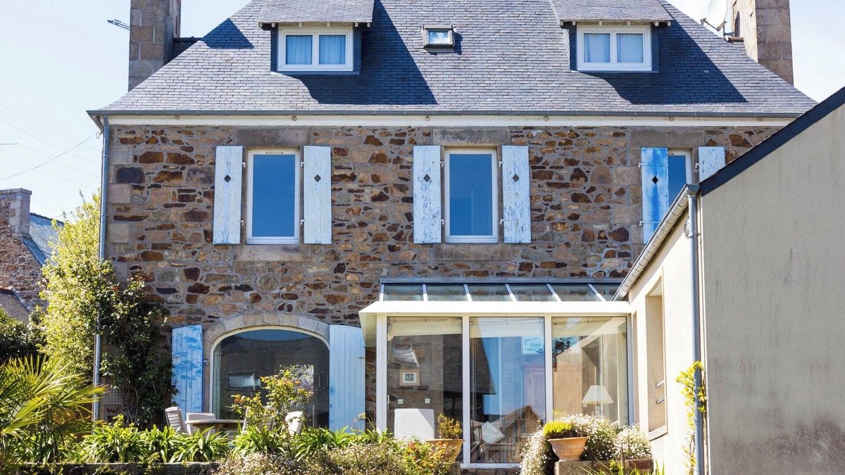 Perros-Guirec House | Holiday Home 'Maison Bretonne Madame Est Servie' with Sea View, Private Terrace and Wi-Fi