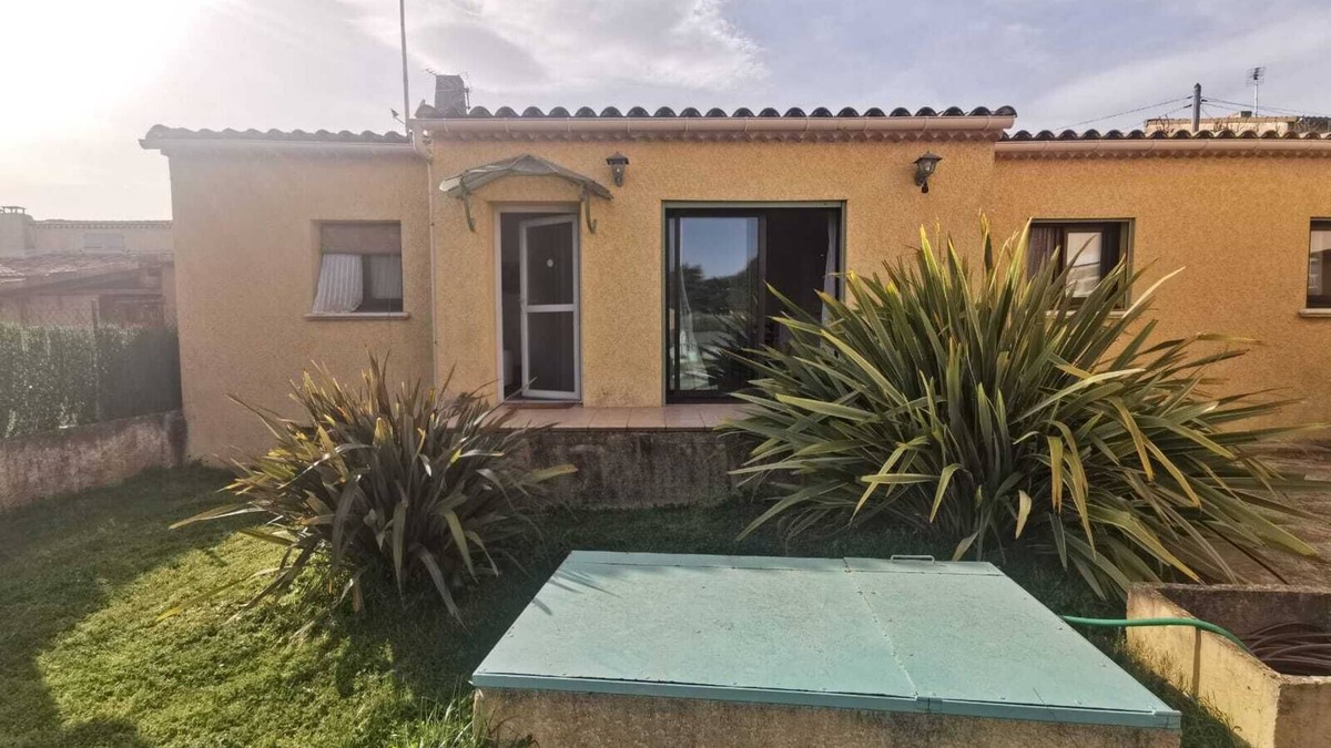 Saint-Ambroix House | Holiday Home 'Maison Ensoleillée Au Calme' with Shared Pool, Private Garden and Balcony