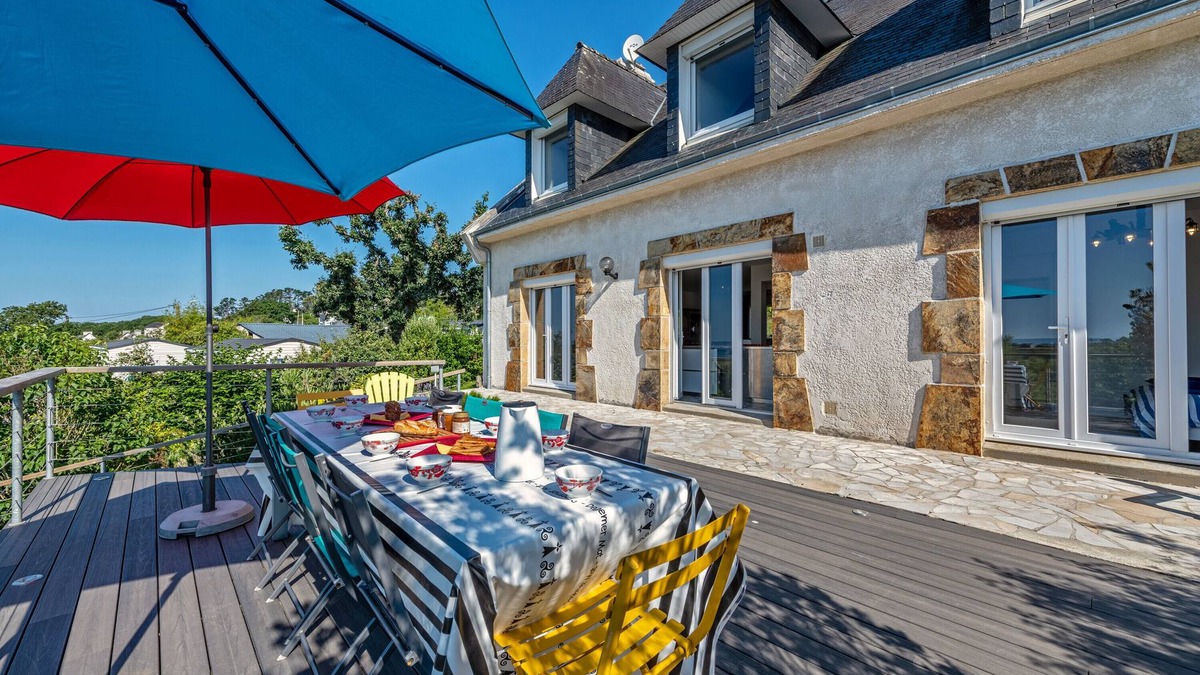 Crozon House | Holiday Home 'Maison 10 Pers 2kms De La Plage' with Sea View, Private Terrace and Wi-Fi