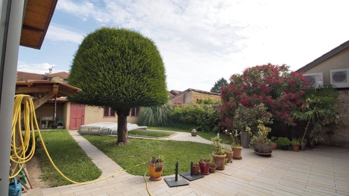 Marciac House | Holiday Home 'Maison Avec Piscine' with Private Pool and Shared Terrace