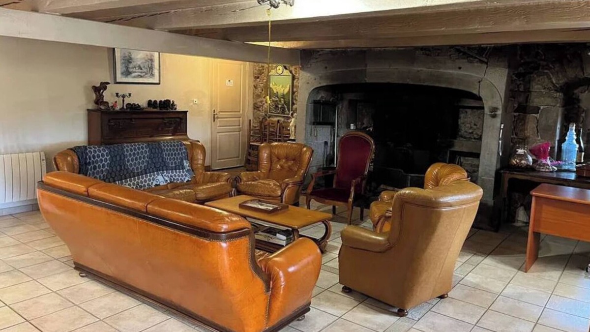 Chastreix House | Holiday Home 'Maison De Famille De 1823' with Private Terrace and Wi-Fi