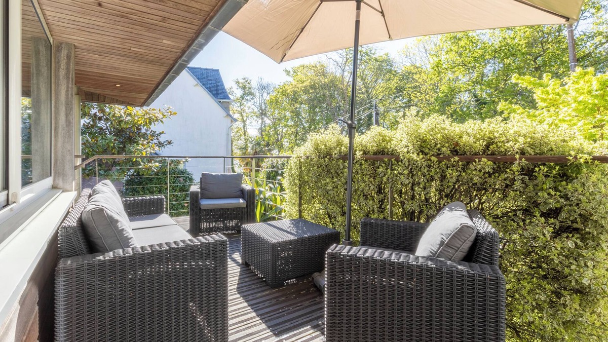 Combrit House | Holiday Home 'Maison De Kerobistin - Beach 150m Away' with Sea View, Wi-Fi and Air Conditioning