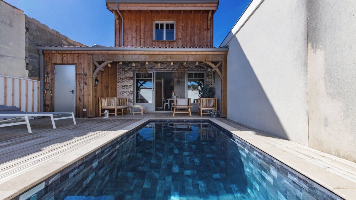 Hourtin-Plage House | Holiday Home 'Maison De La Plage' with Private Pool, Wi-Fi and Air Conditioning