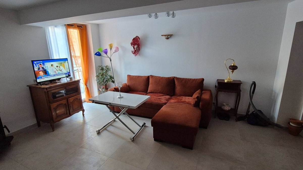 Paulhan House | Holiday Home 'Maison De Village' with Balcony