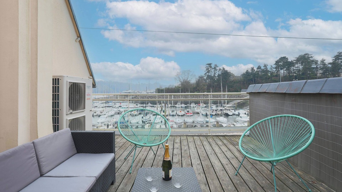 Lezardrieux House | Holiday Home 'Maison Au Port De Lézardrieux' with Private Garden, Balcony and Wi-Fi
